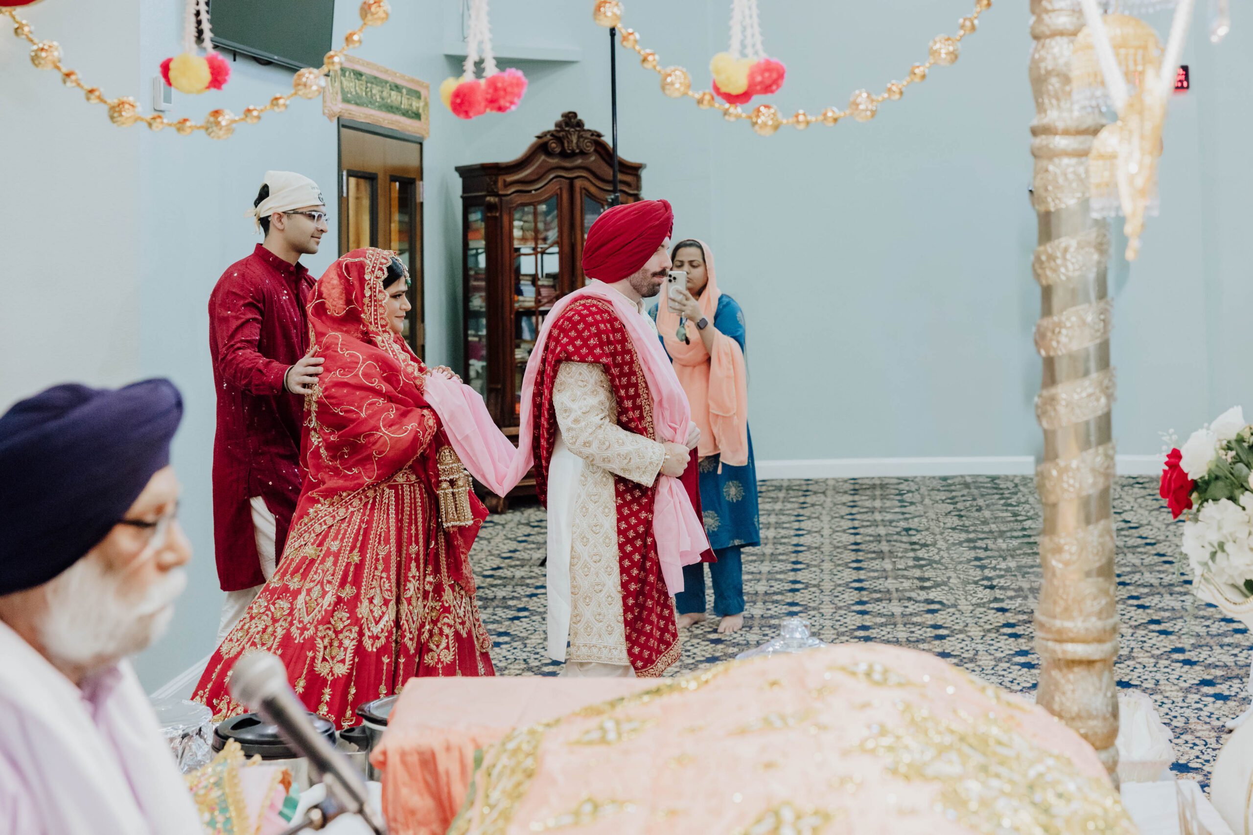 ceremonial and Sacred Sikh wedding ceremony at Gurdwara Sikh Sangat Euless Texas by Dallas photographer William Bichara