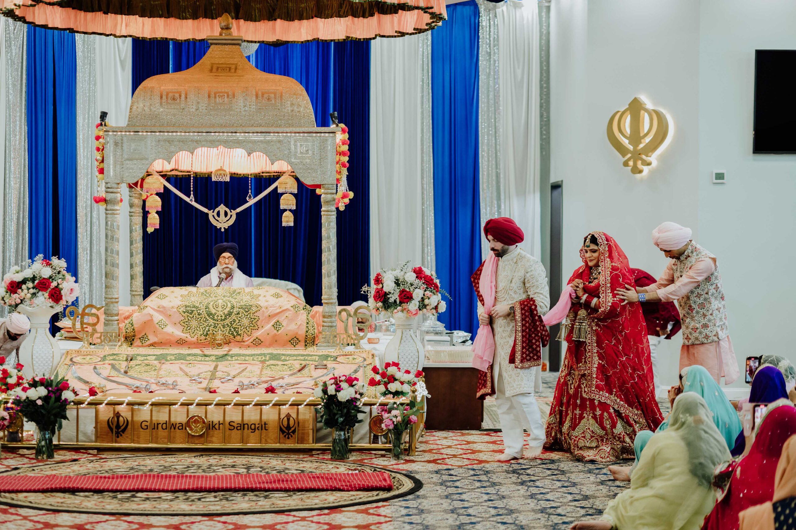 Sacred Sikh wedding ceremony at Gurdwara Sikh Sangat Euless by Dallas photographer William Bichara